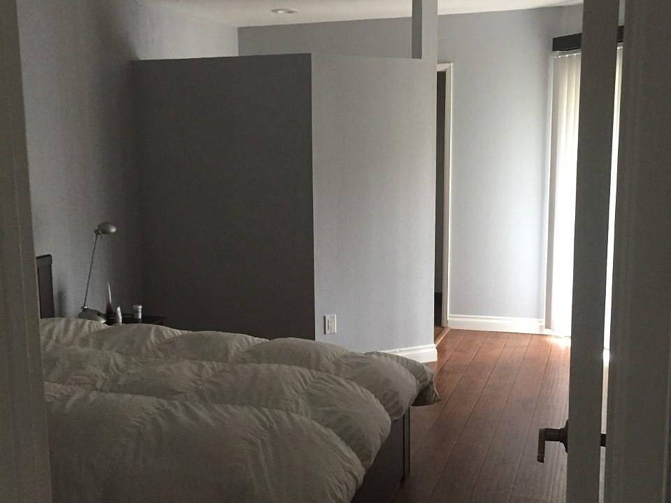 Enjoy the comfort of a spacious master bedroom filled with natural light, perfect for starting your mornings peacefully or winding down after a long day. The room features a private bathroom, offering both convenience and comfort.