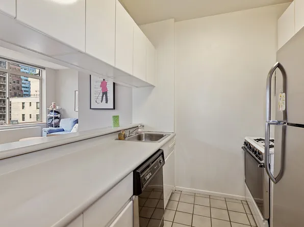 236 East 47th Street image 3 of 4