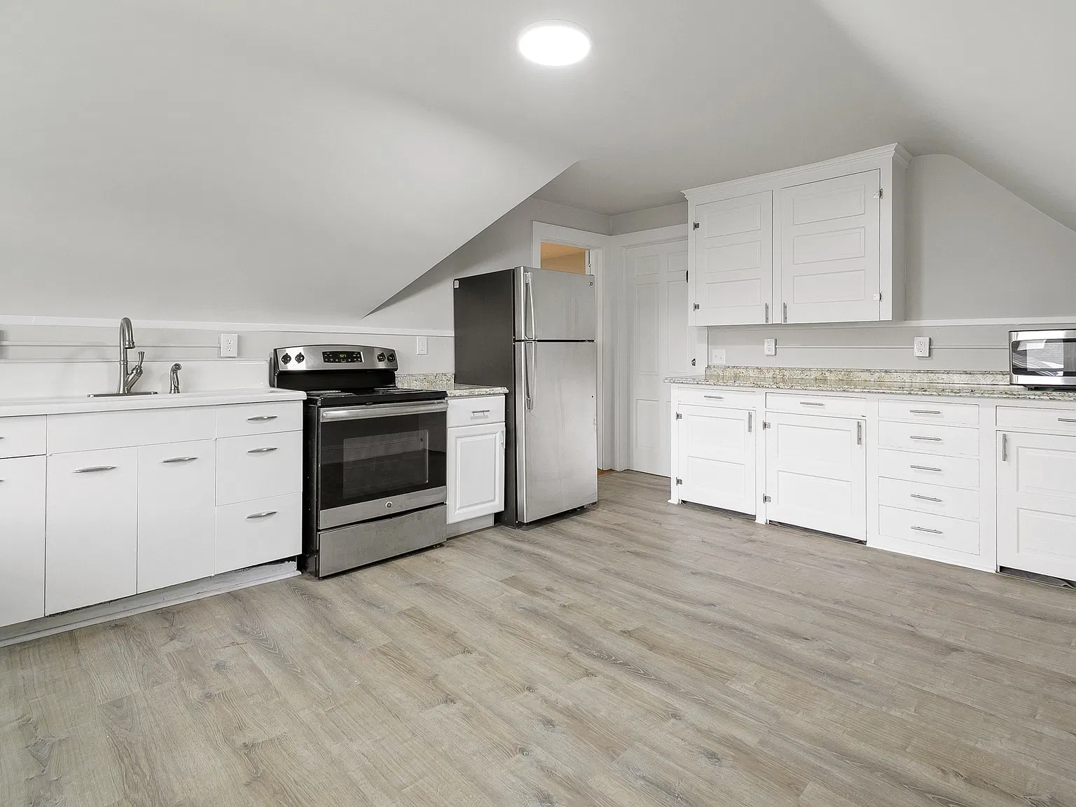 2 bed, 800 sqft, $1,500 — Photo 2