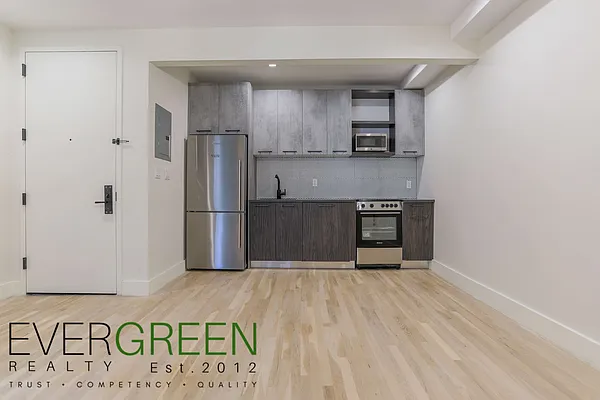 Rented by Evergreen Apartments BK | media 25