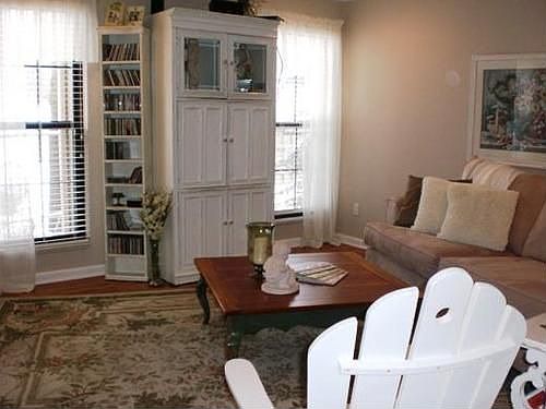 4th image of 953 Sherwood Forest Dr #1