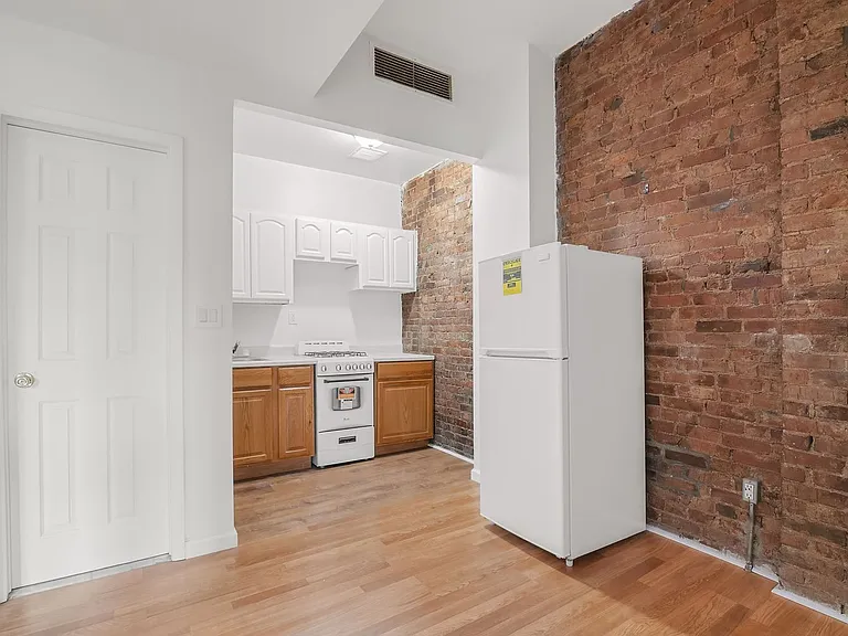 1978 Madison Ave #5 — Photo 7
