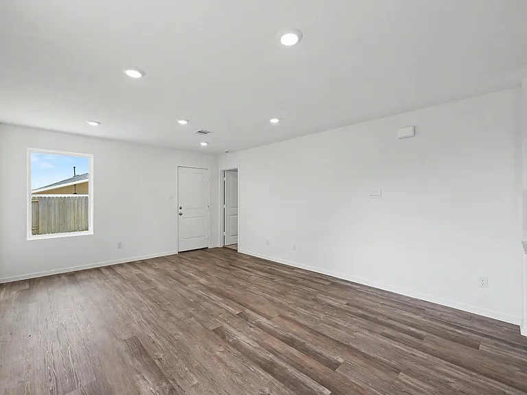 40839 Hawthorne Glades St — Photo 13