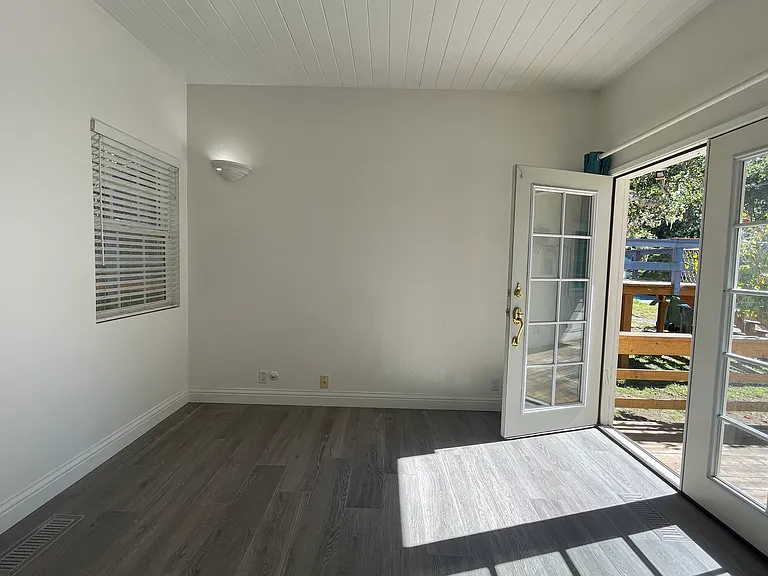 Burton Dr — Photo 18
