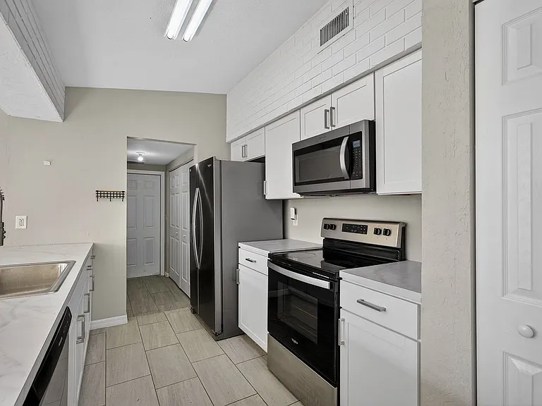 1956 Red Cedar Cir — Photo 3