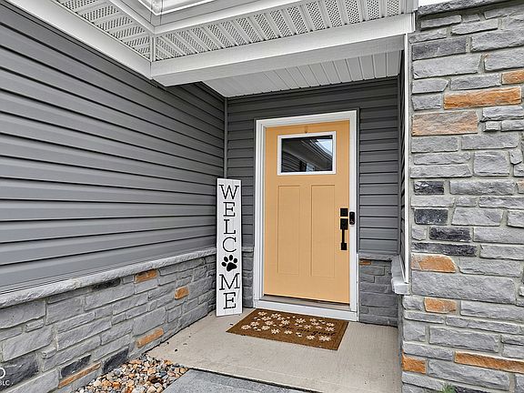 4th image of 2733 Green Valley Dr