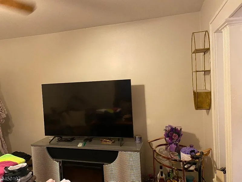 2 bed, 1.0 bath, $1,895 — Photo 3
