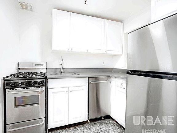 4th image of 131 E 83rd St APT 2A