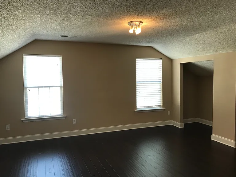 113 Pennine Dr — Photo 24