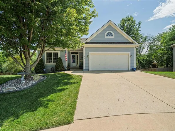 1015 S 11th St, Louisburg, KS 66053