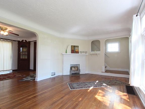 5th image of 4428 W 61st St