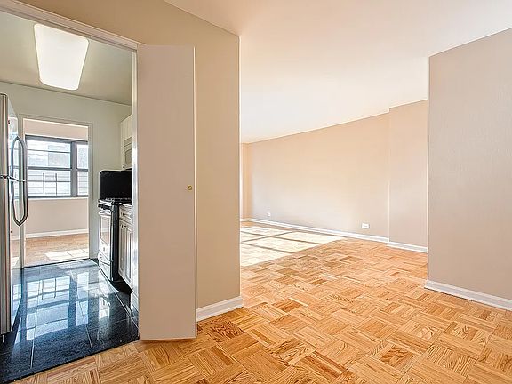 3rd image of 305 E 86th St APT 16HW