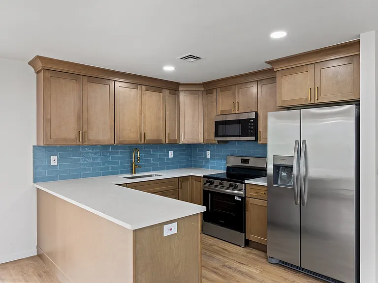 109 Huntington Dr — Photo 8