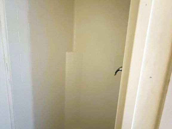 3rd image of 1023 S Millwood Ave #B