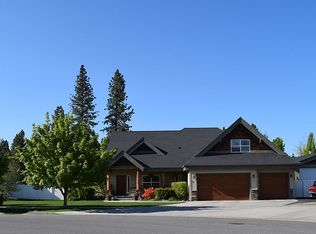 711 E Round Up Cir, Hayden Lake, ID 83835