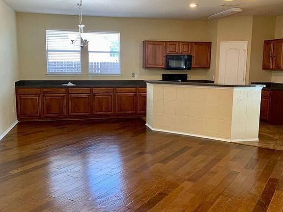 3rd image of 8644 Arcadia Park Dr