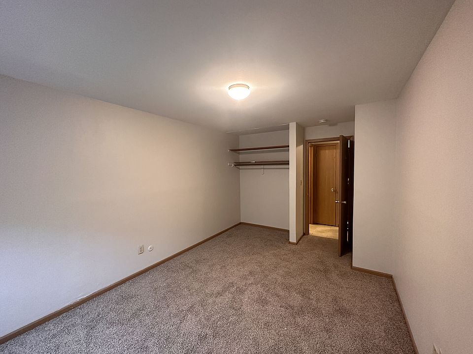 Single bedroom w/closet