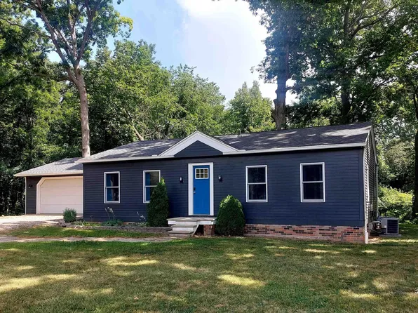 2350 Woodlawn Ln, Adrian, MI 49221