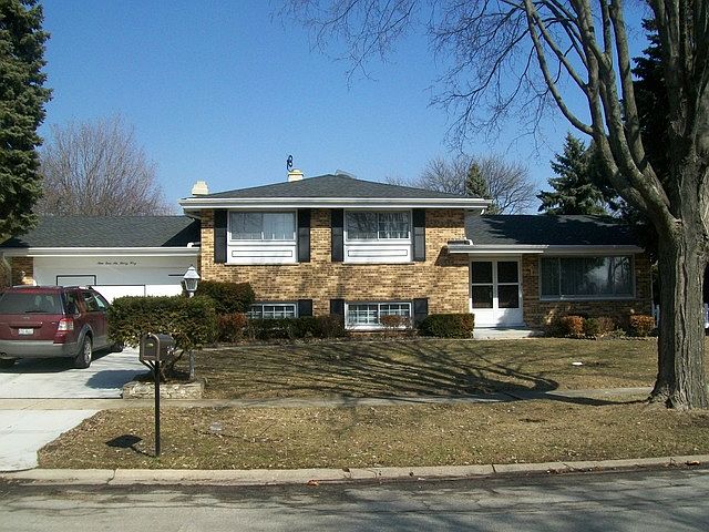 1st image of 946 E Holly Way