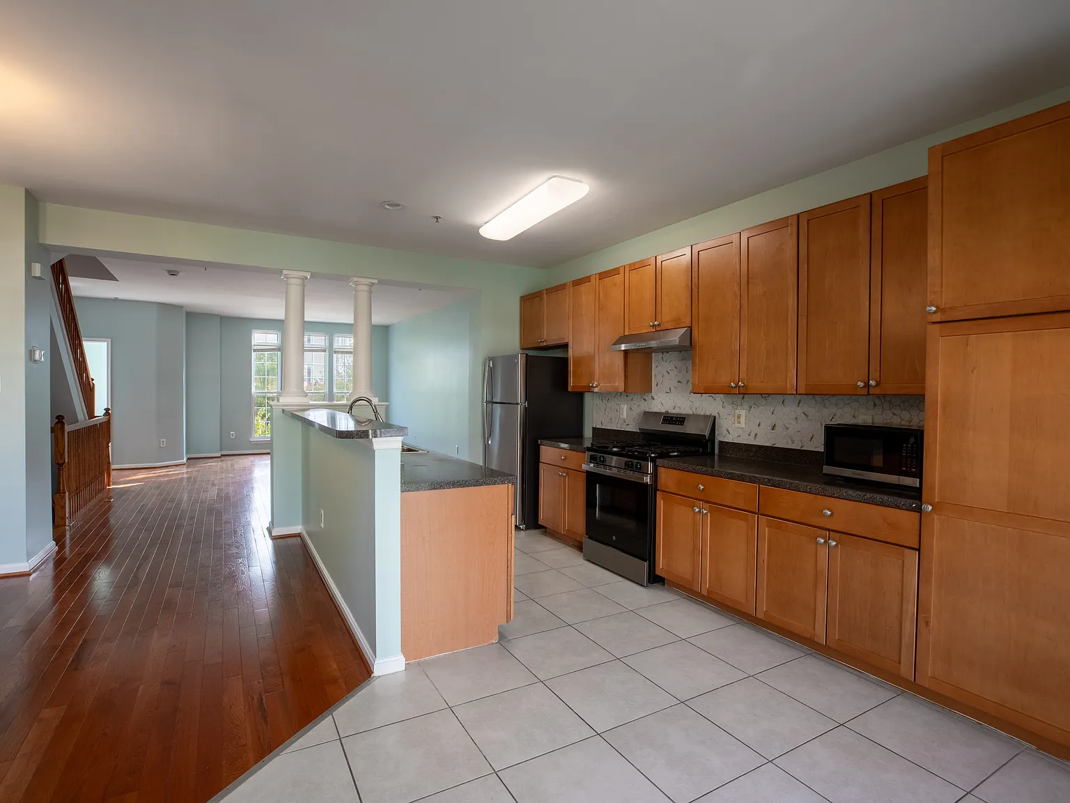 3 bed, 2173 sqft, $3,250 — Photo 4