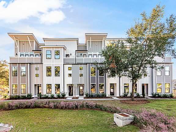 These photos are representative of this floor plan, but all options may not be available in every co