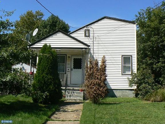 2nd image of 735 N Evergreen Ave