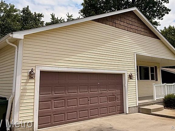 3rd image of 655 Sherry Dr