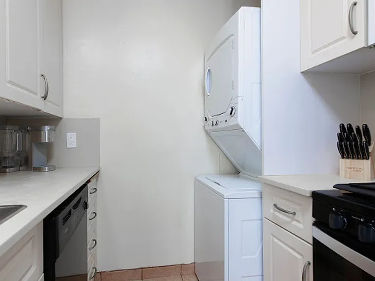 725 Santa Barbara Pl — Photo 37