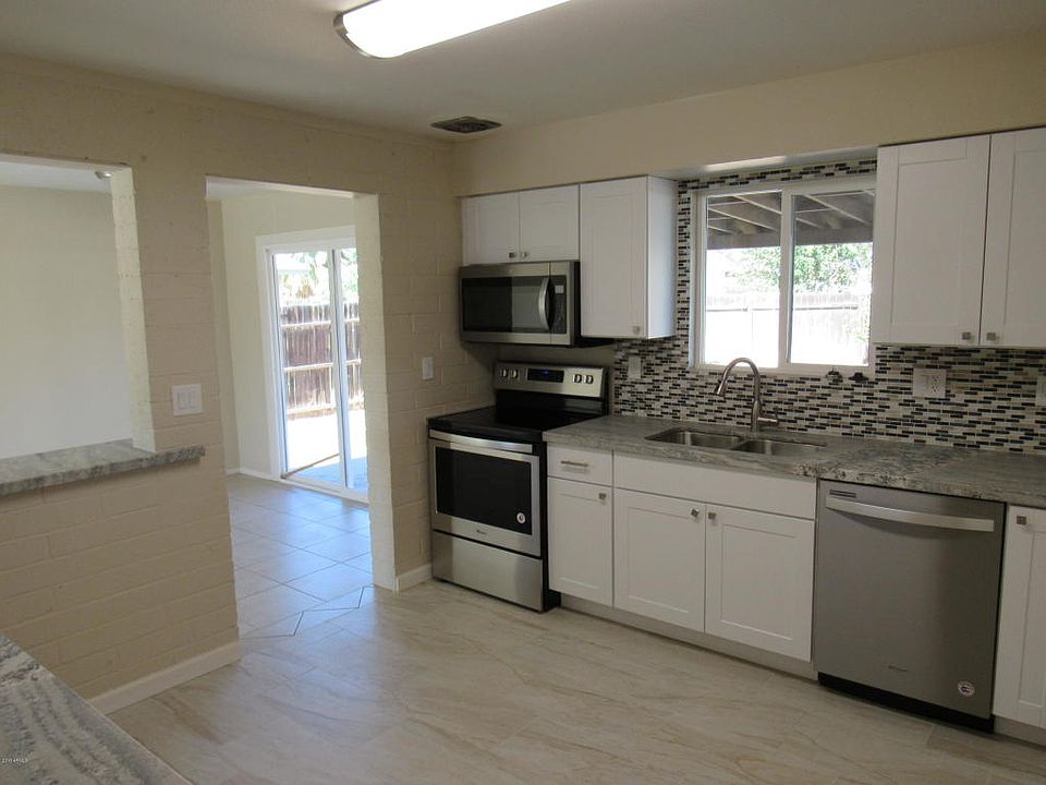 1st image of 846 E 8th Ave