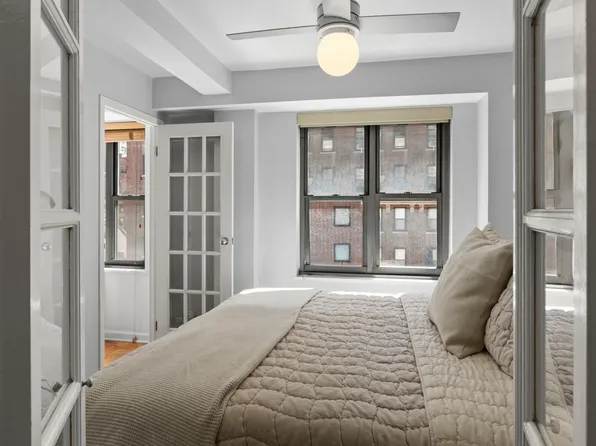 310 Lexington Avenue image 5 of 12