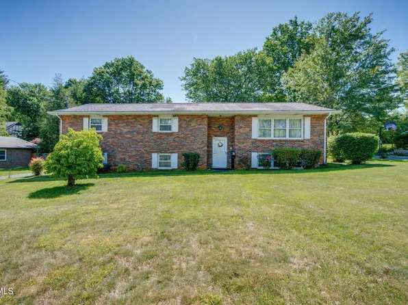 1021 Somerset Dr, Johnson City, TN 37604