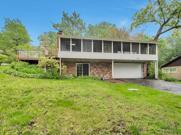 3220 E Lake Shore Dr, Wonder Lake, IL 60097
