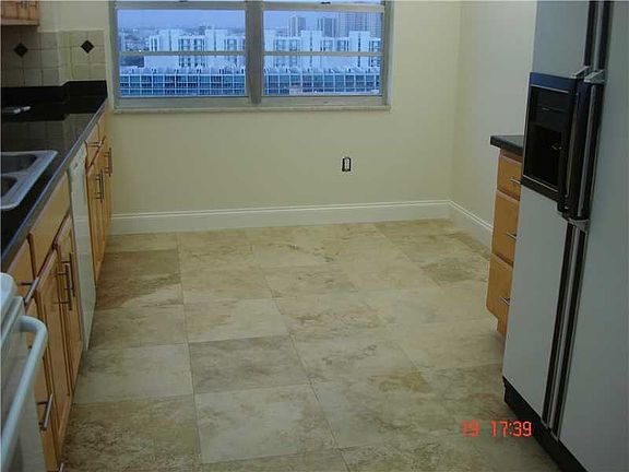 4th image of 2851 NE 183rd St APT 1902
