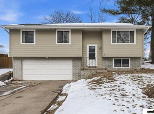 3020 Agate Ct, Lincoln, NE 68516