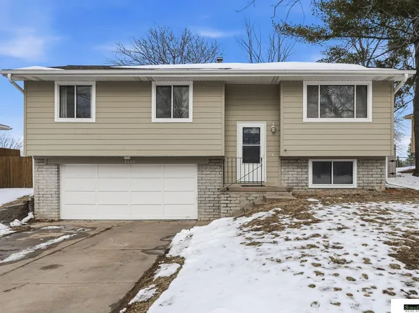 3020 Agate Ct, Lincoln, NE 68516