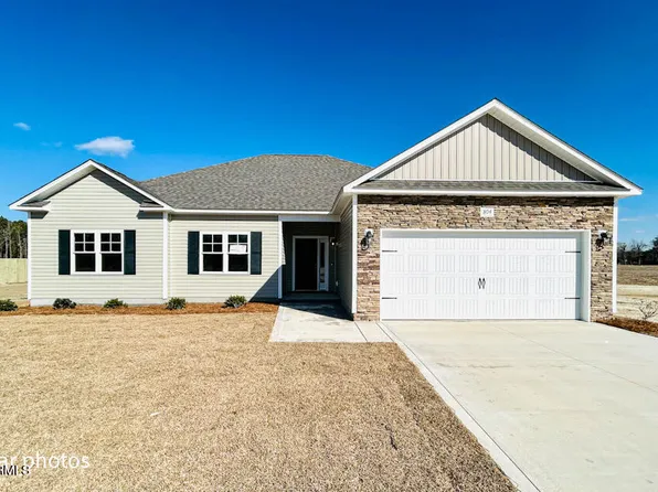 526 Orchard Creek Drive, Richlands, NC 28574