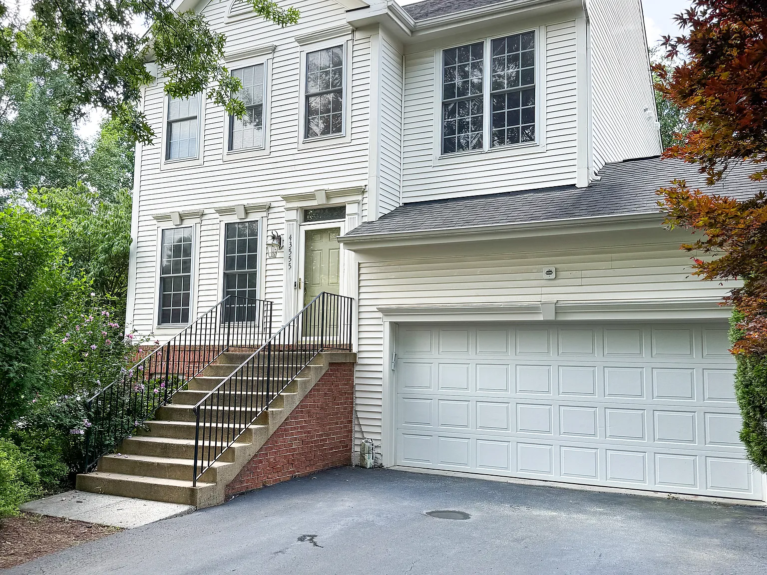 4 bed, 3.5 bath, 2758 sqft, $3,900 — Photo 2