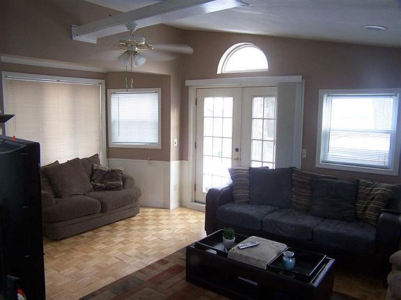 5th image of 224 Janet St SE