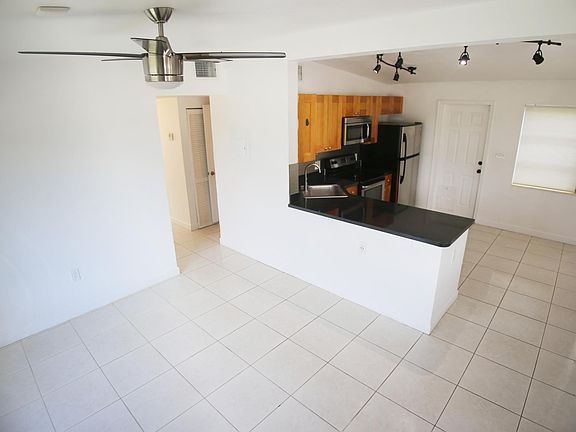 5th image of 190 NW 31st Ave
