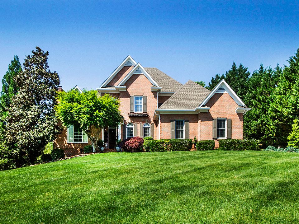 1st image of 931 Blackstone Dr