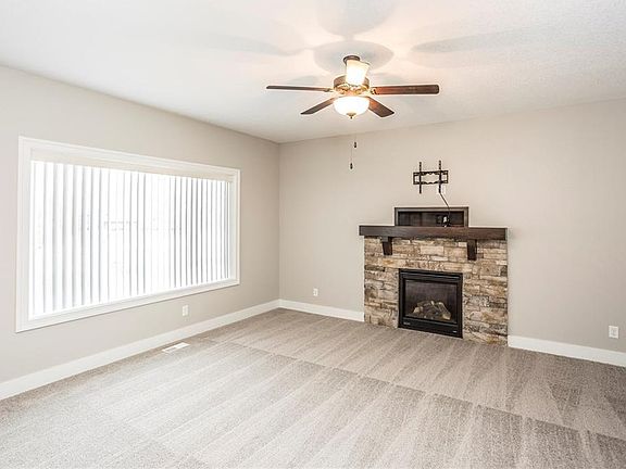 3rd image of 961 Somersby Ct