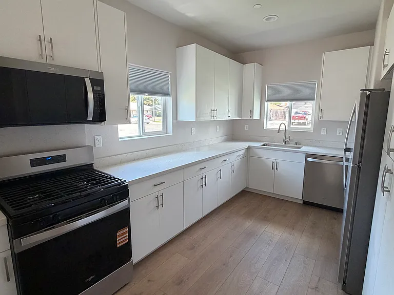 700 N Loma Dr — Photo 1
