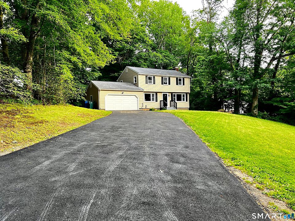 1st image of 32 Forest Court North