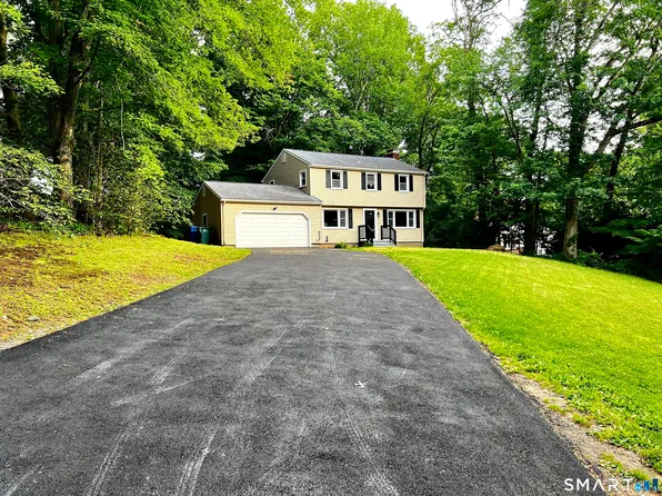 32 Forest Court North, Hamden, CT 06518