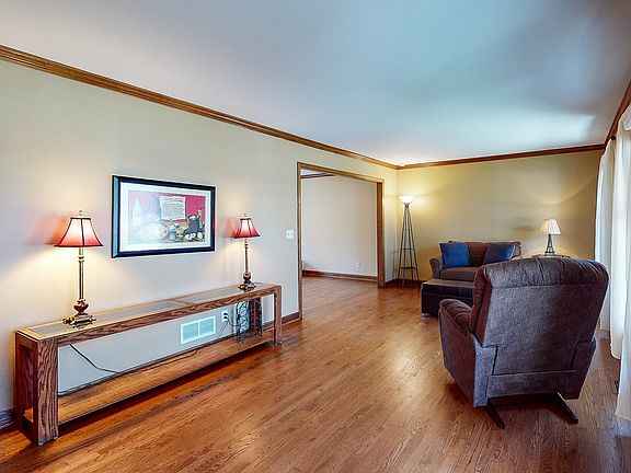 3rd image of 1816 Sterling Ct