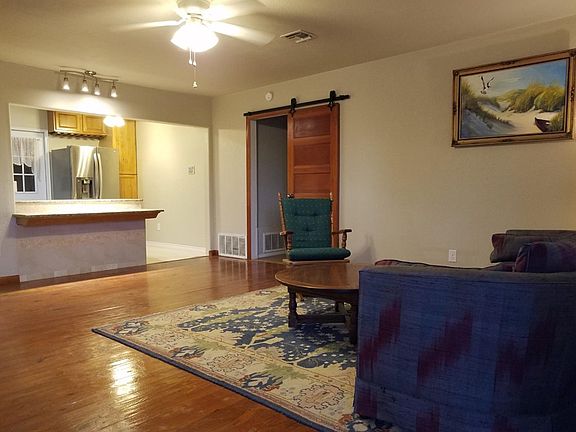 3rd image of 541 W Wilson Ave