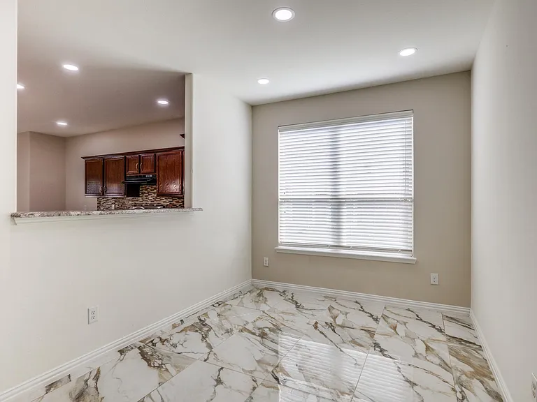 915 Penny Royal Ct — Photo 5