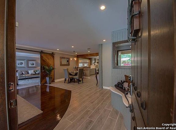 5th image of 439 Calumet Pl