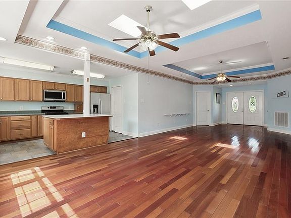 5th image of 6865 W End Blvd