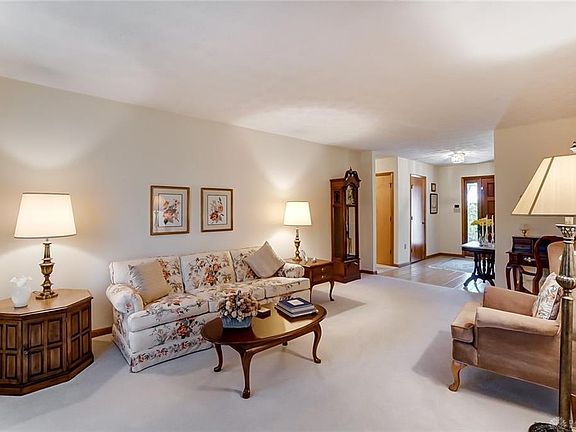 5th image of 2111 Pelwood Dr